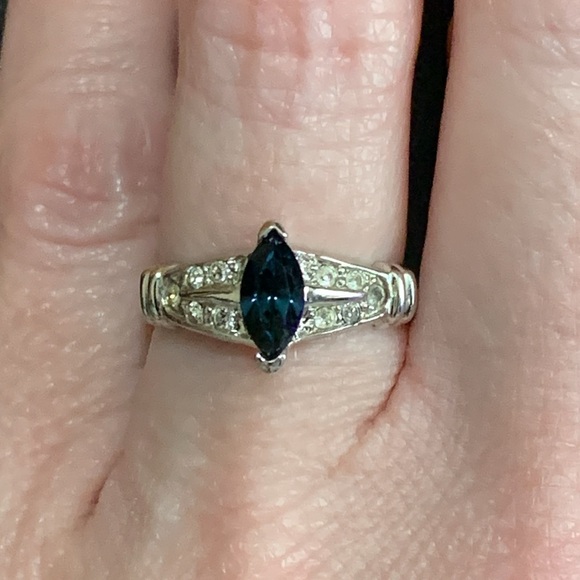 Silver tone blue stone ring size 4.5 - Picture 6 of 6